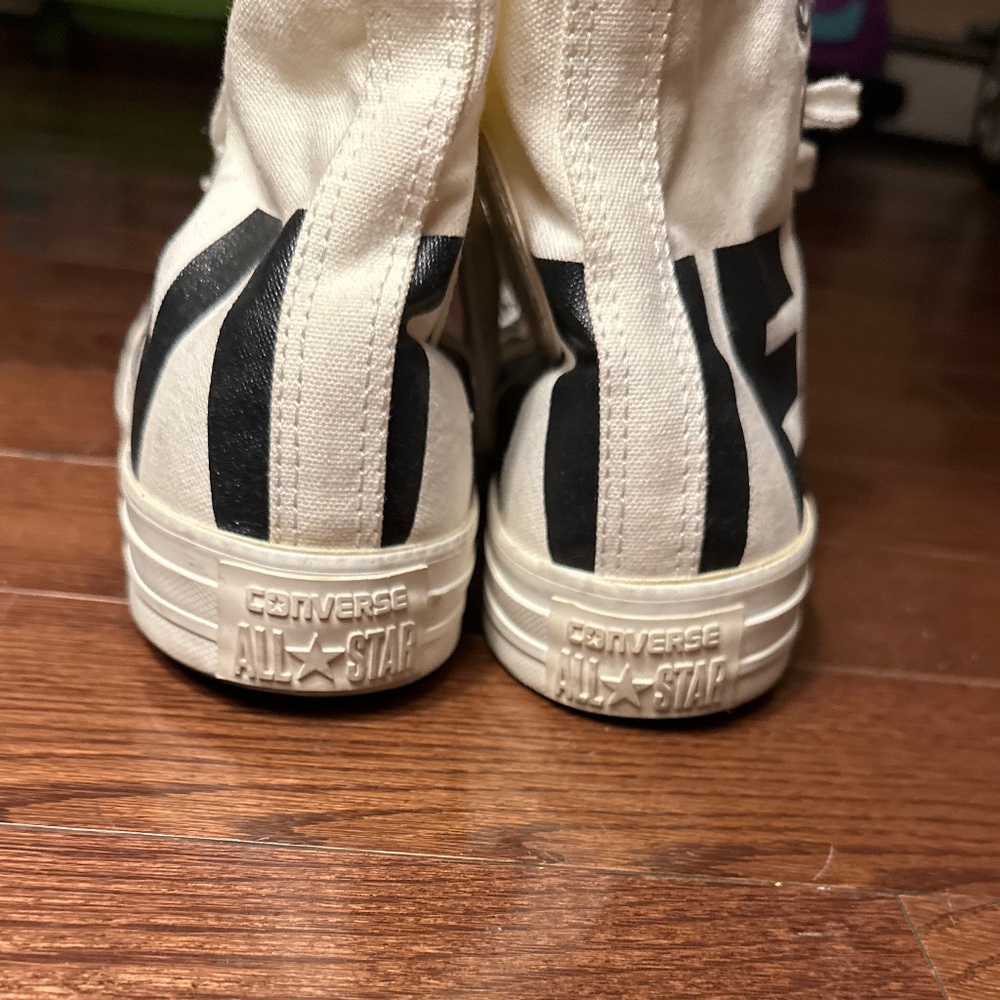 Converse - Picture 3 of 4